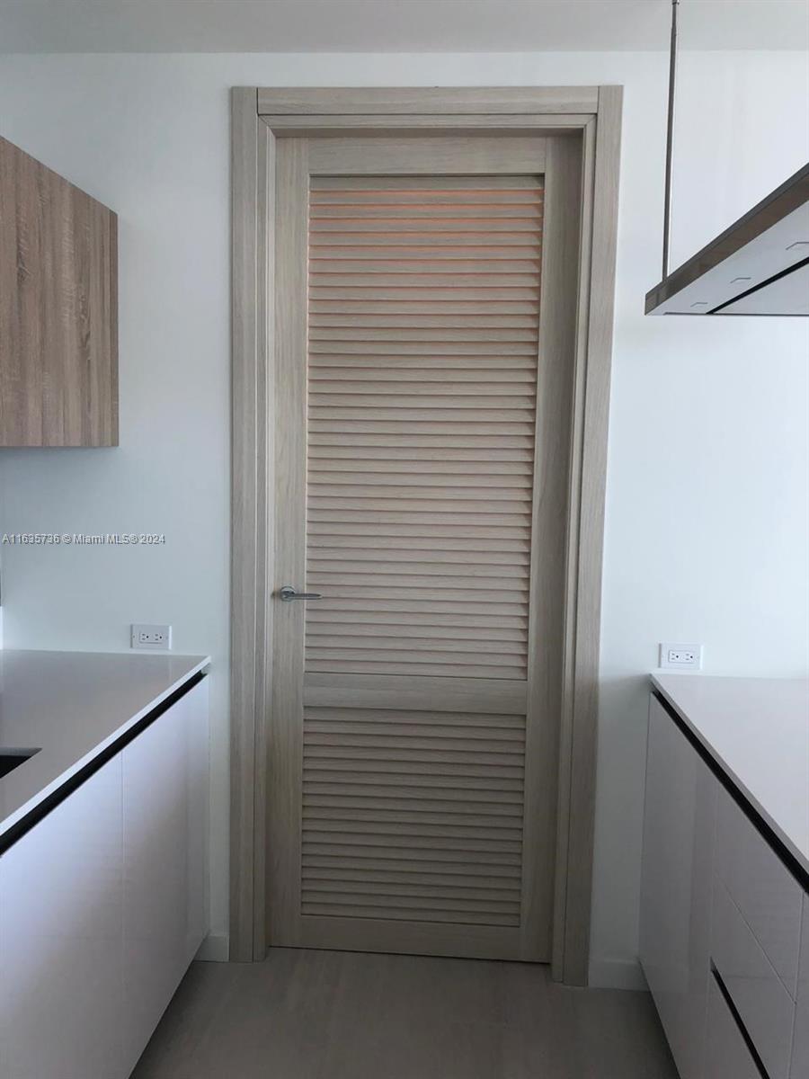 1000 Brickell Plz Unit: PH5705