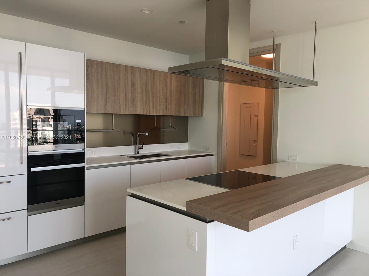 1000 Brickell Plz Unit: PH5705