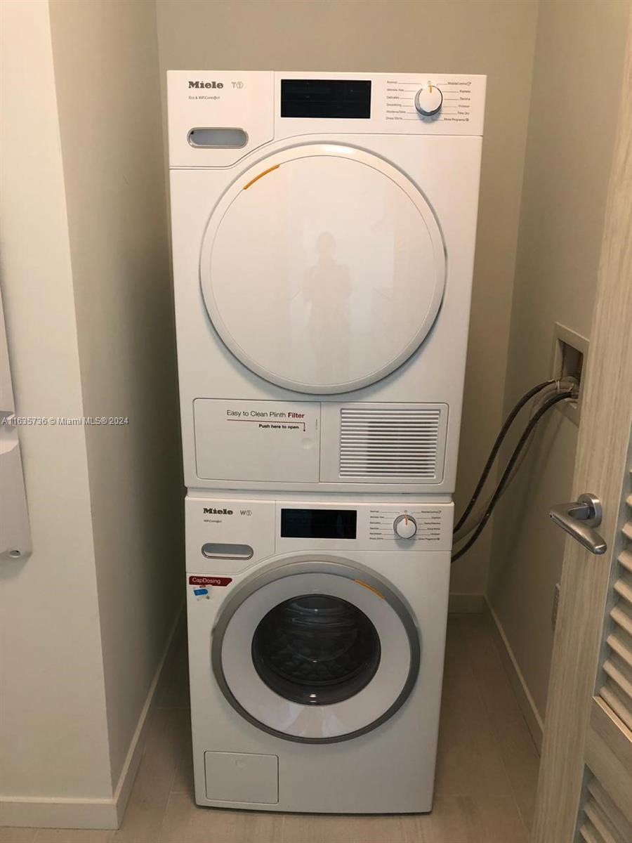 1000 Brickell Plz Unit: PH5705