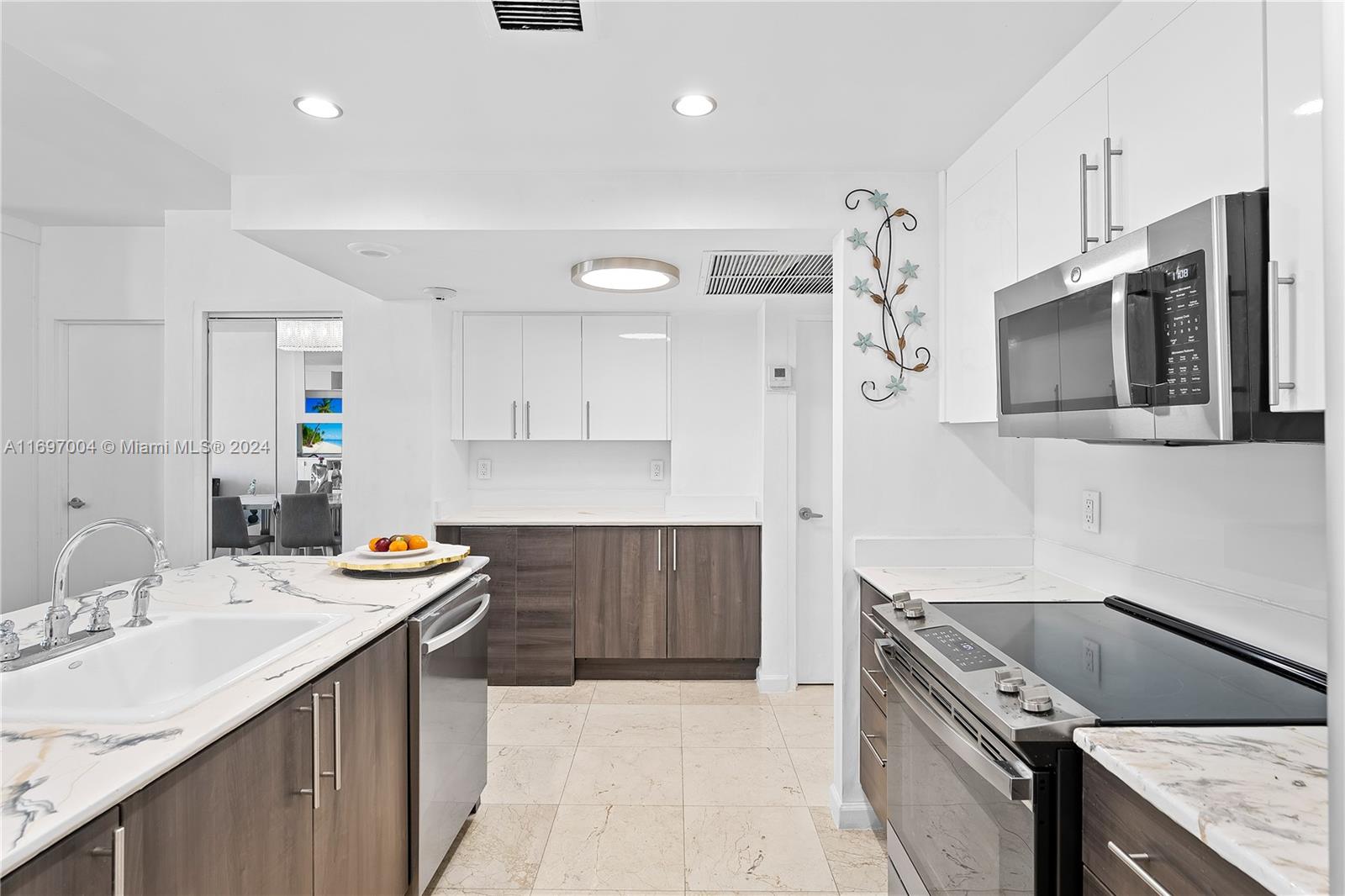 10275 Collins Ave # 807