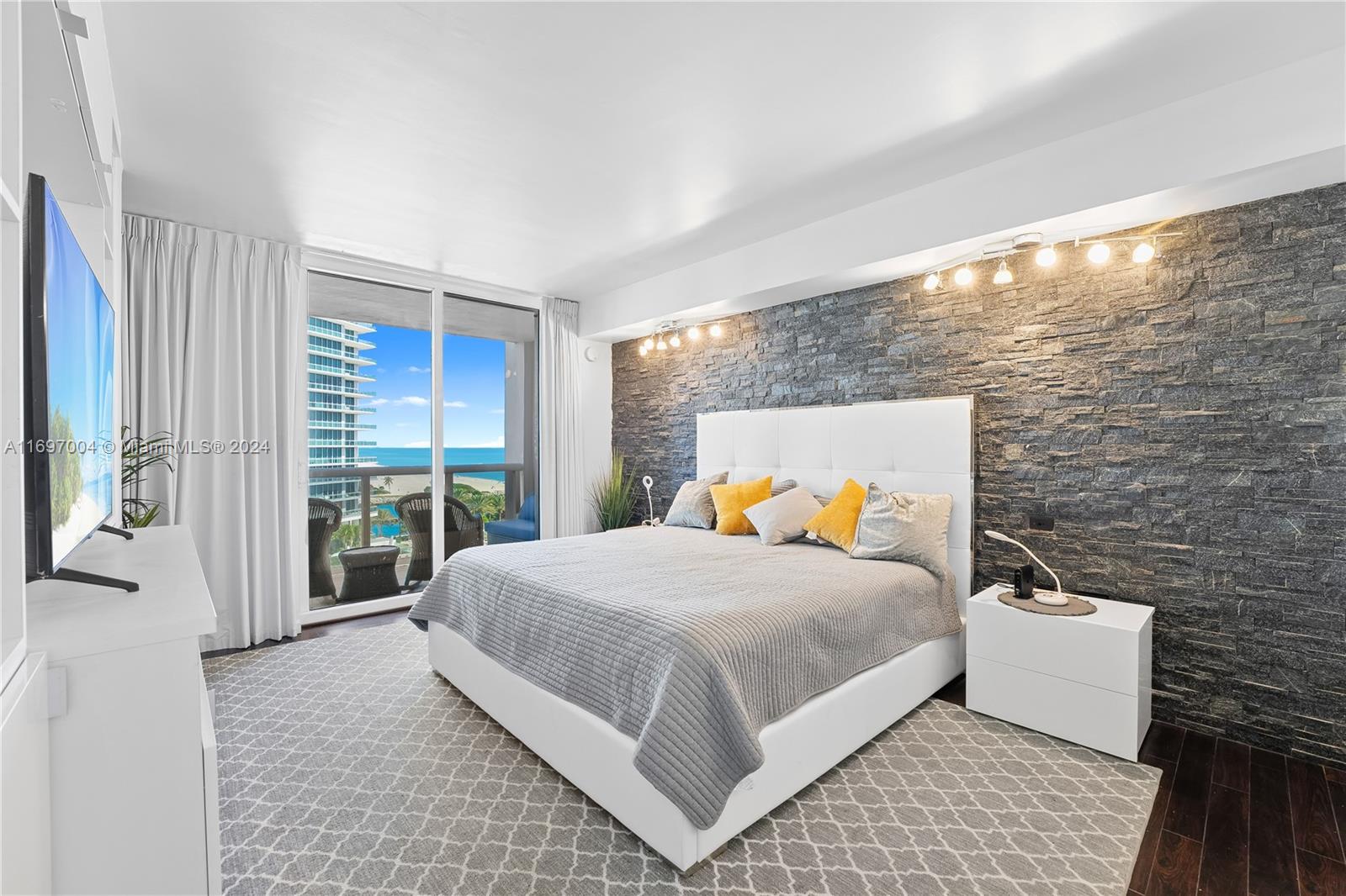 10275 Collins Ave # 807
