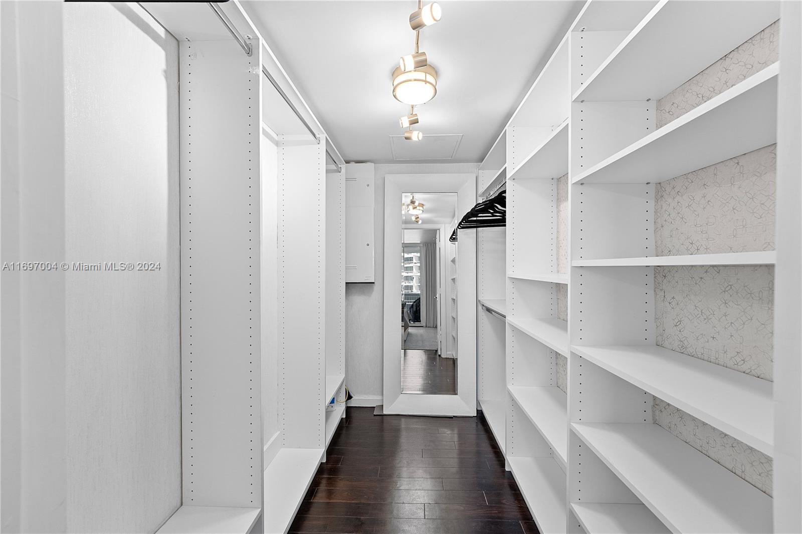 10275 Collins Ave # 807