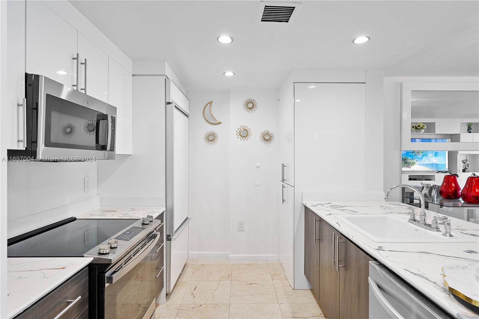10275 Collins Ave # 807
