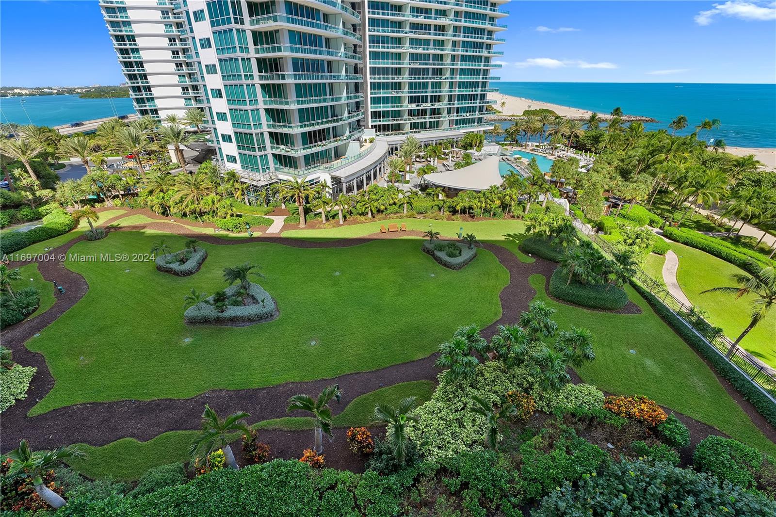 10275 Collins Ave # 807