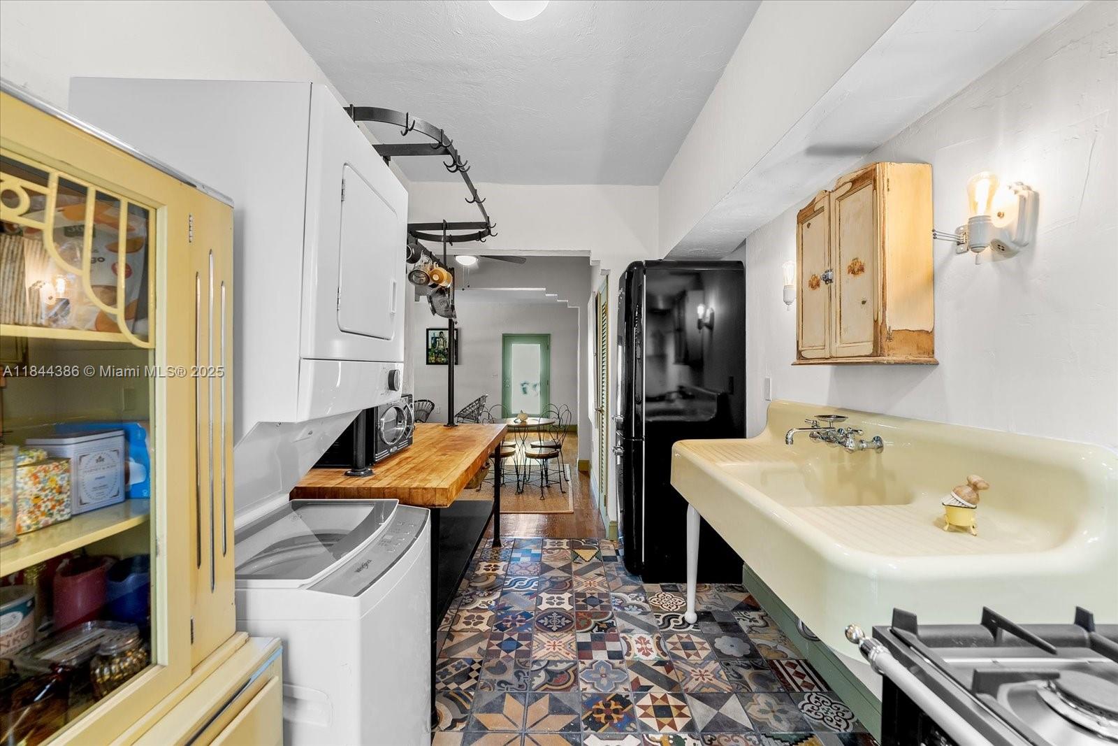 1325 Meridian Ave # 1