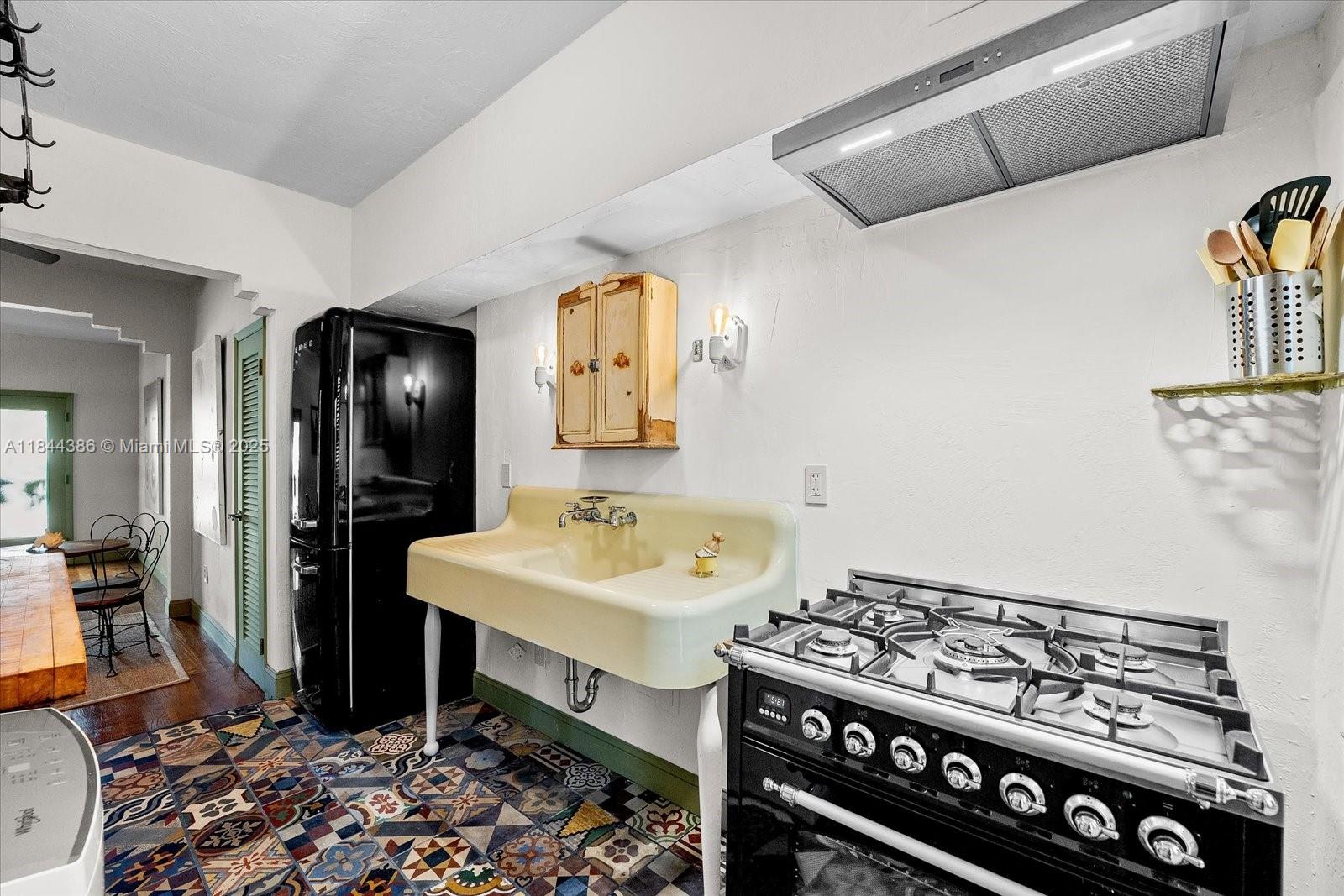 1325 Meridian Ave # 1
