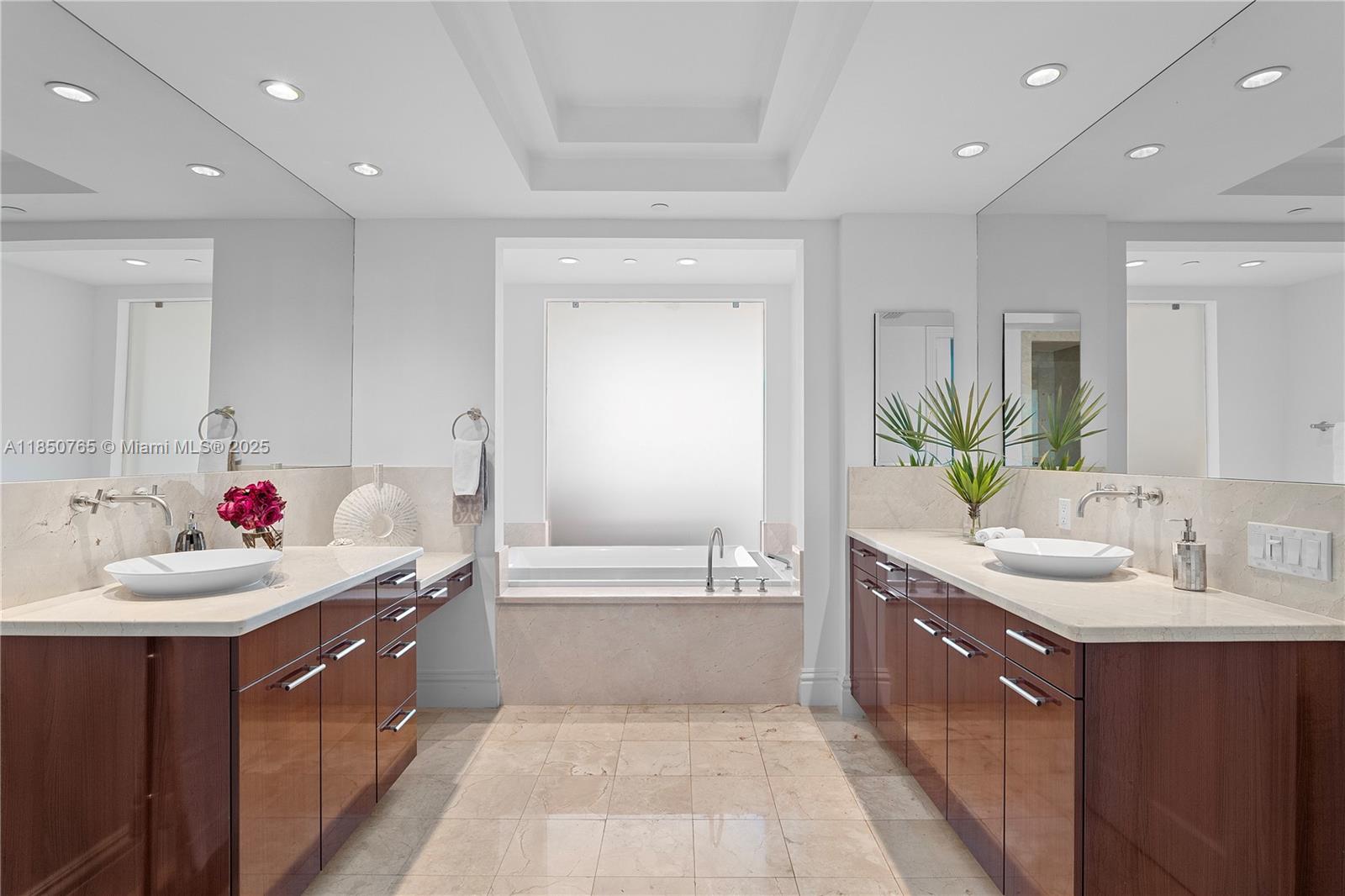 10295 Collins Ave # 1708