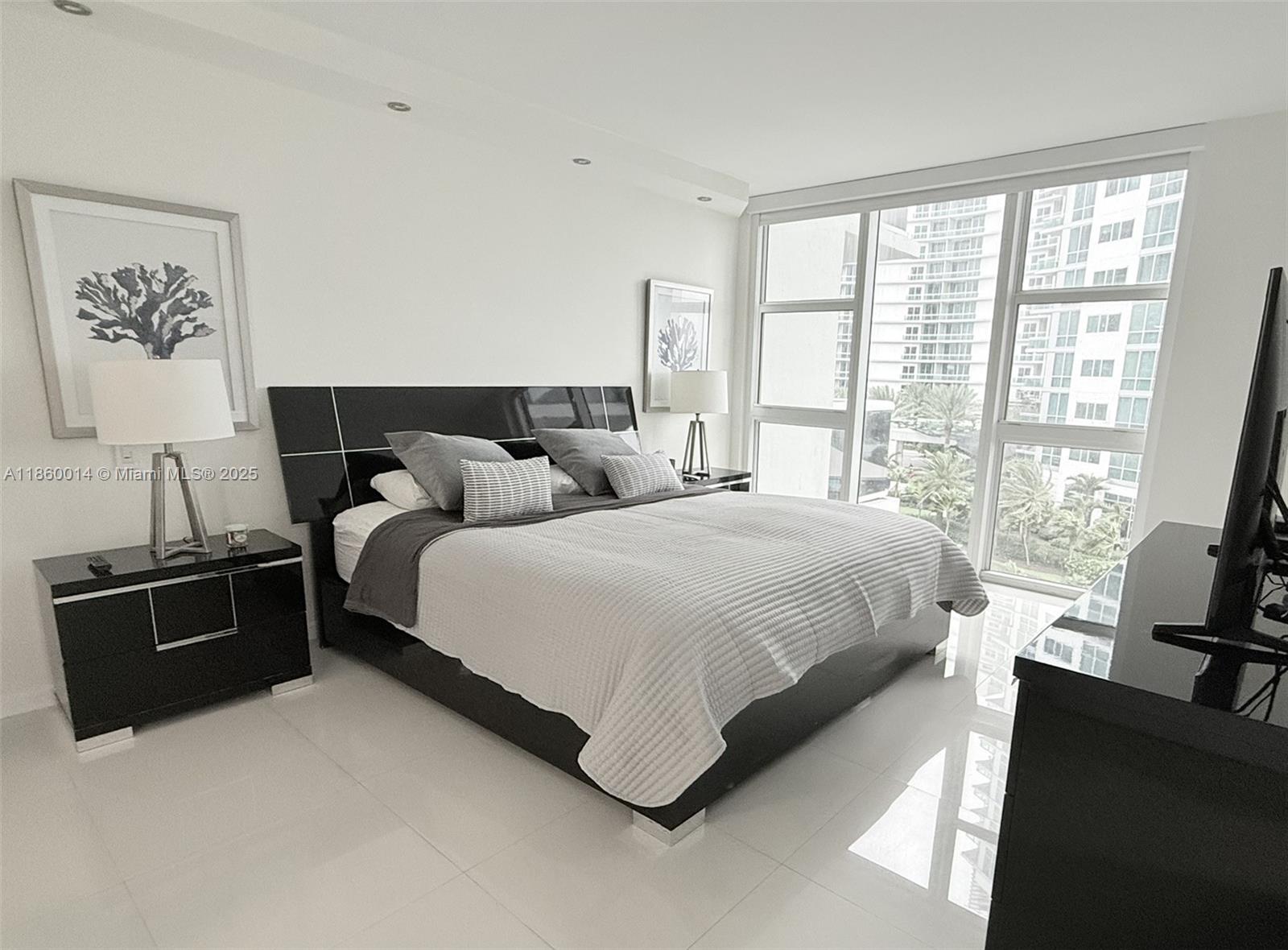 10275 Collins Ave # 606