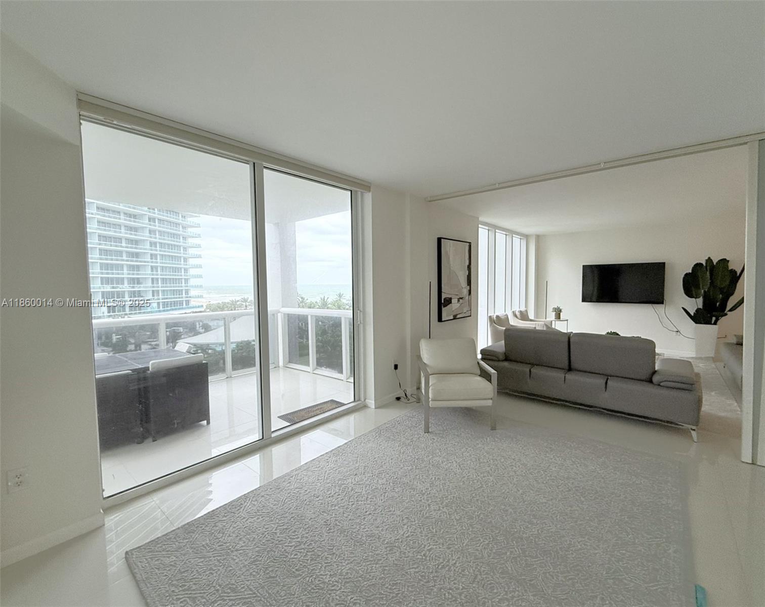 10275 Collins Ave # 606