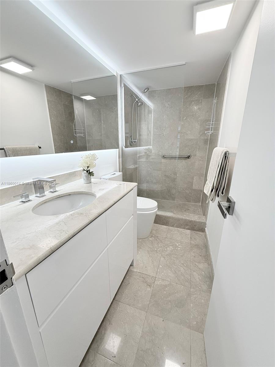 10275 Collins Ave # 606