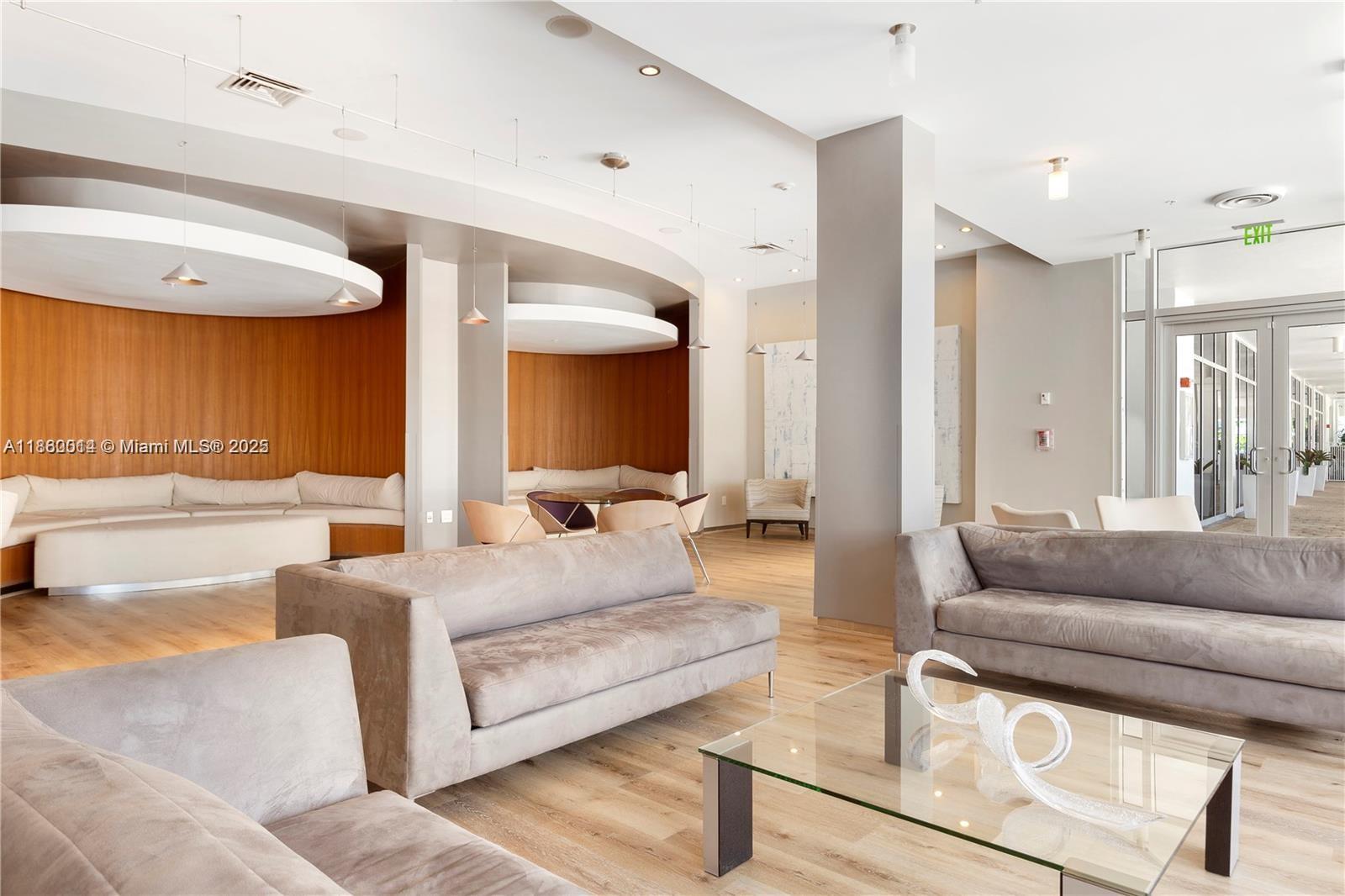 10275 Collins Ave # 606