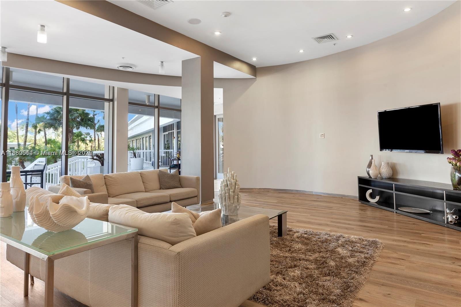 10275 Collins Ave # 606