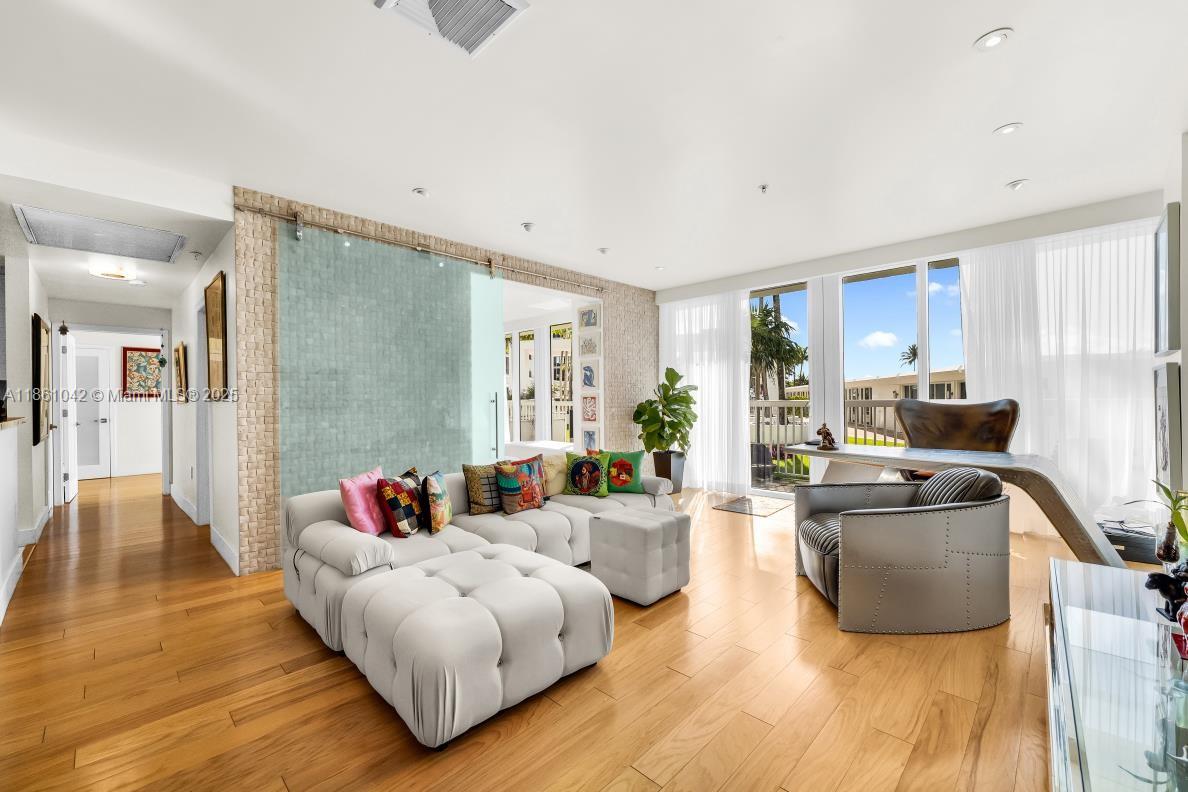 10275 Collins Ave # 102