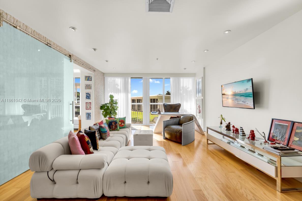 10275 Collins Ave # 102