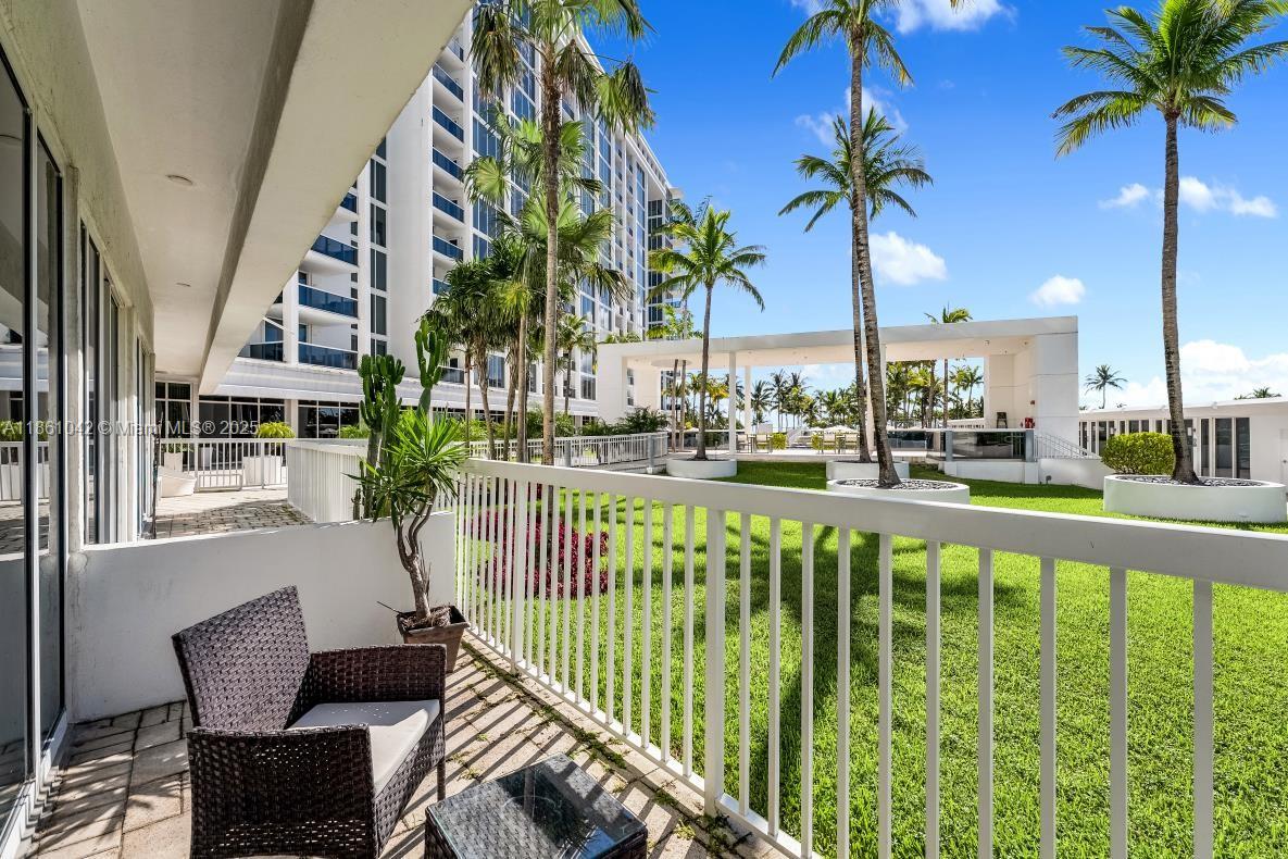 10275 Collins Ave # 102
