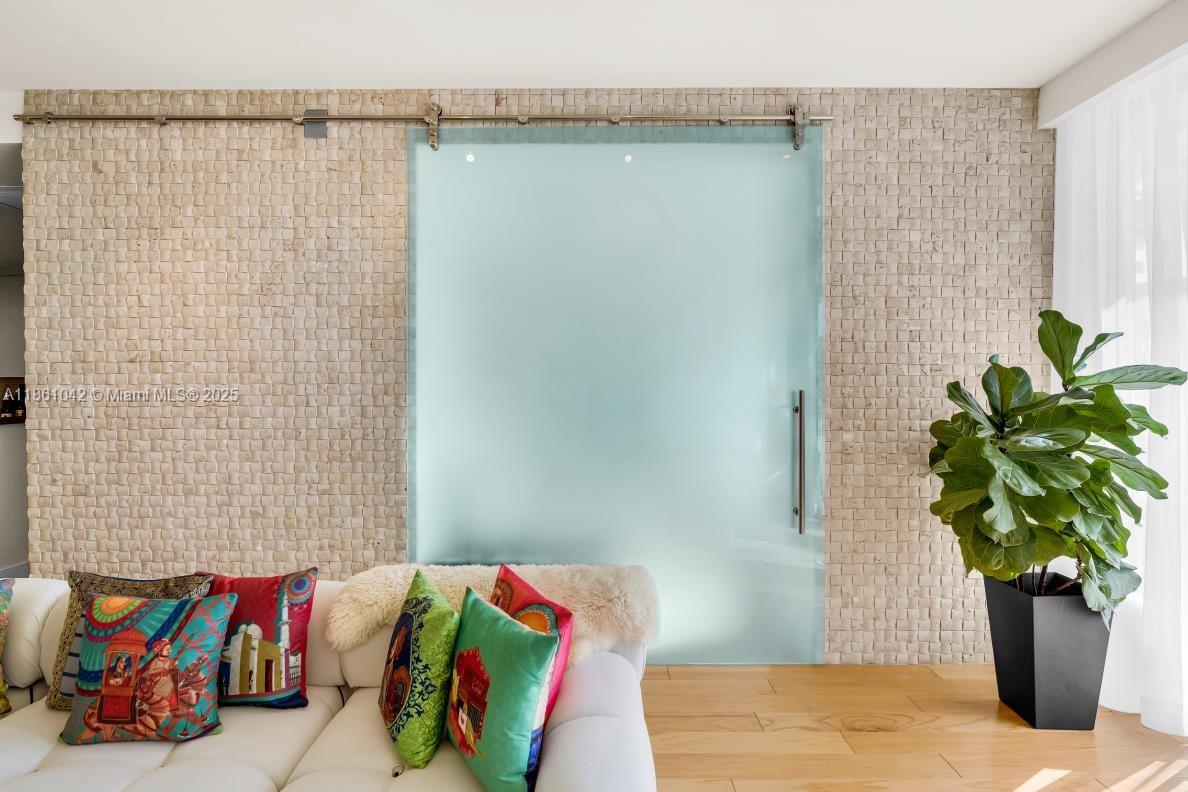 10275 Collins Ave # 102