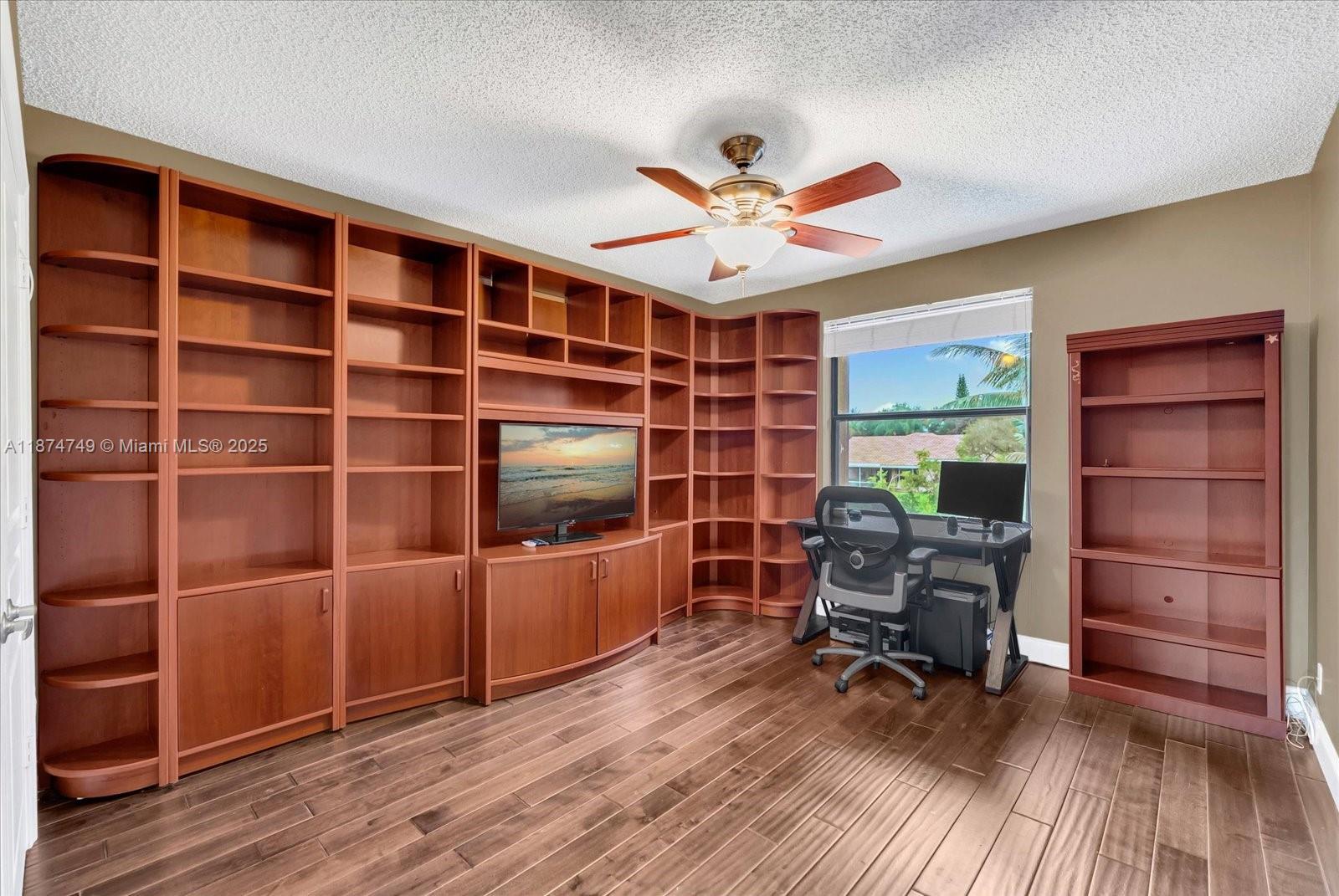 10424 SW 17th Mnr
