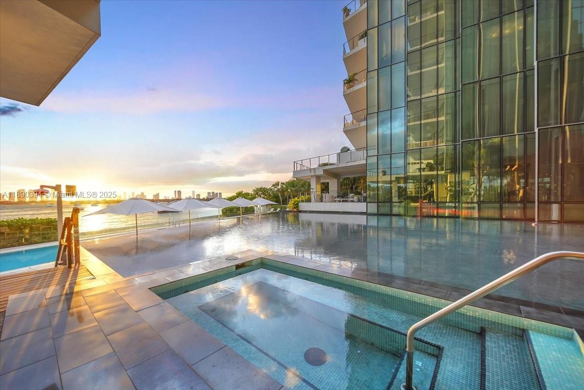 1300 Monad Ter # 10B