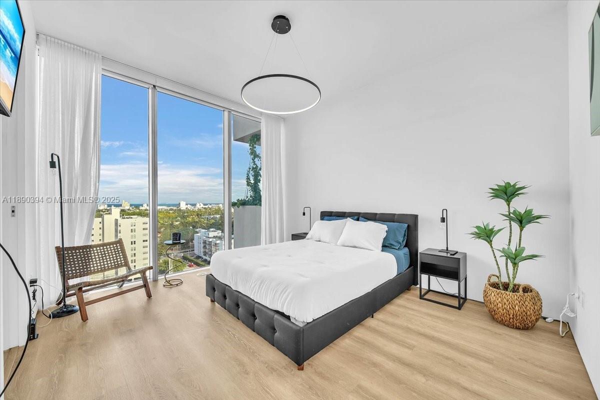 1300 Monad Ter # 10B