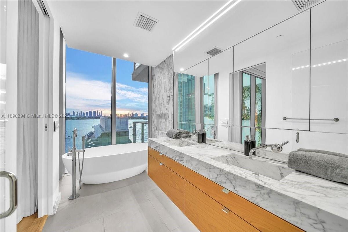 1300 Monad Ter # 10B