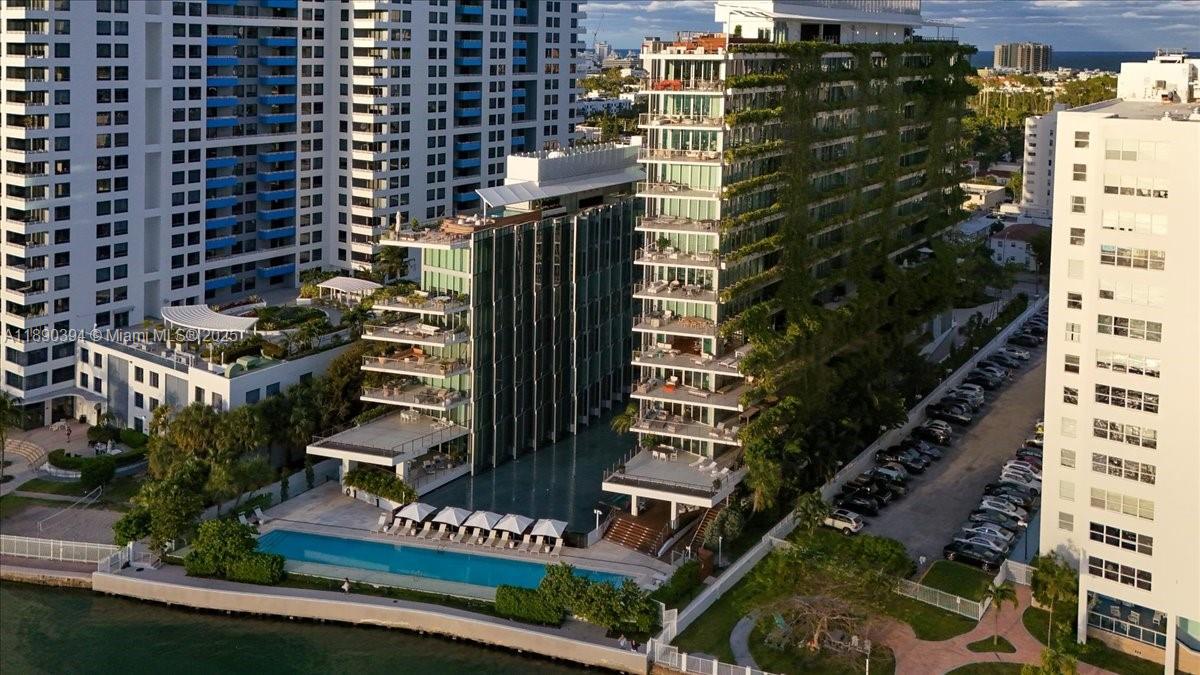 1300 Monad Ter # 10B