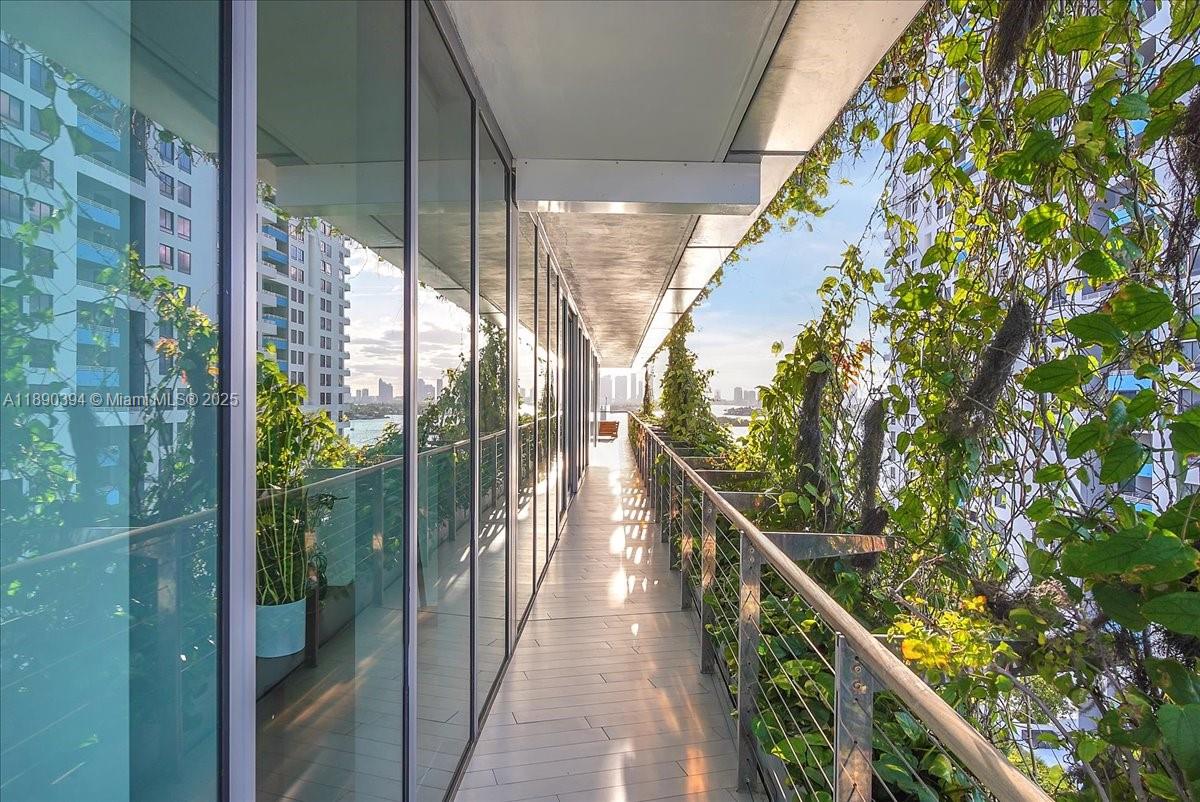 1300 Monad Ter # 10B