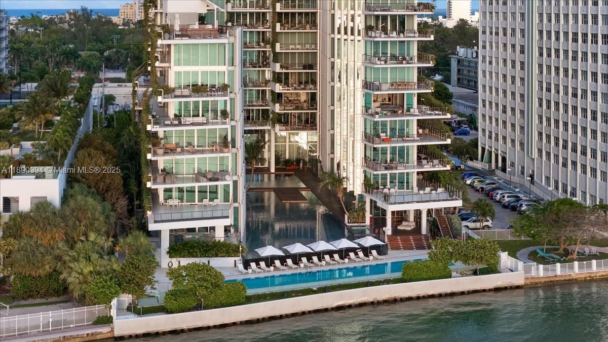 1300 Monad Ter # 10B