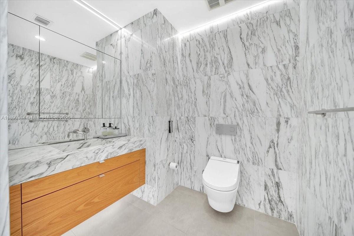 1300 Monad Ter # 10B