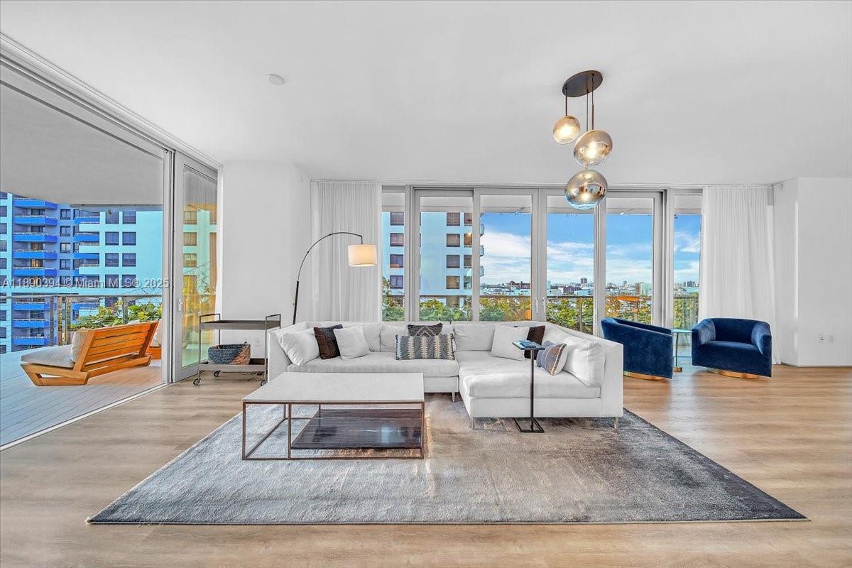 1300 Monad Ter # 10B