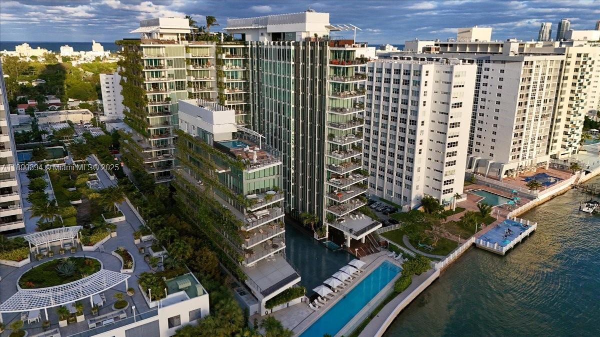 1300 Monad Ter # 10B