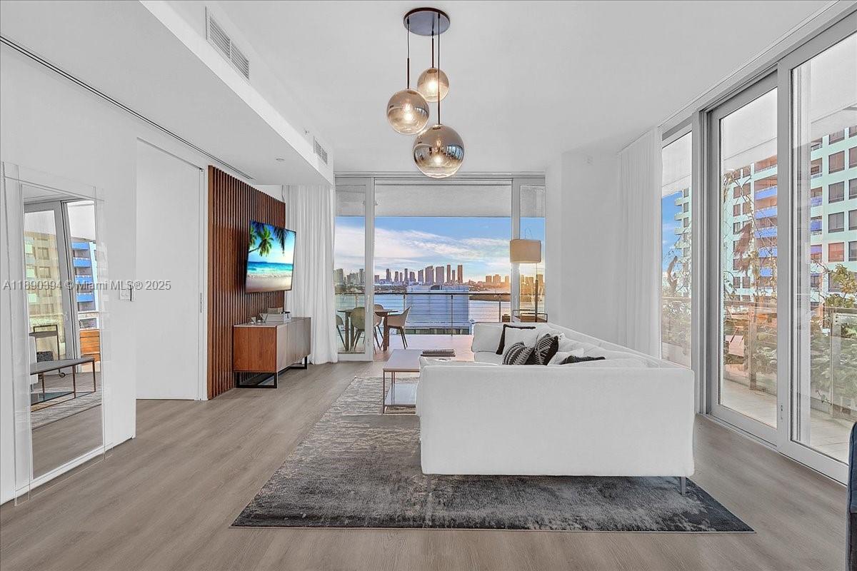 1300 Monad Ter # 10B