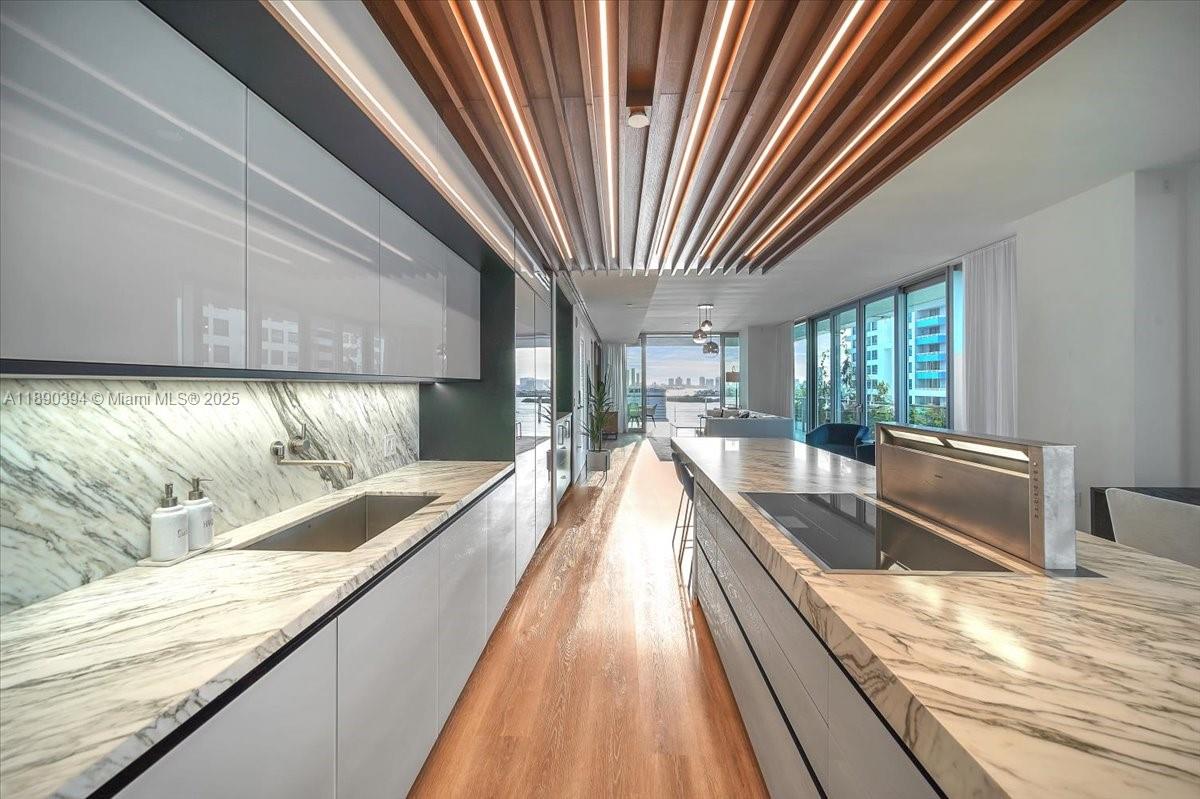 1300 Monad Ter # 10B