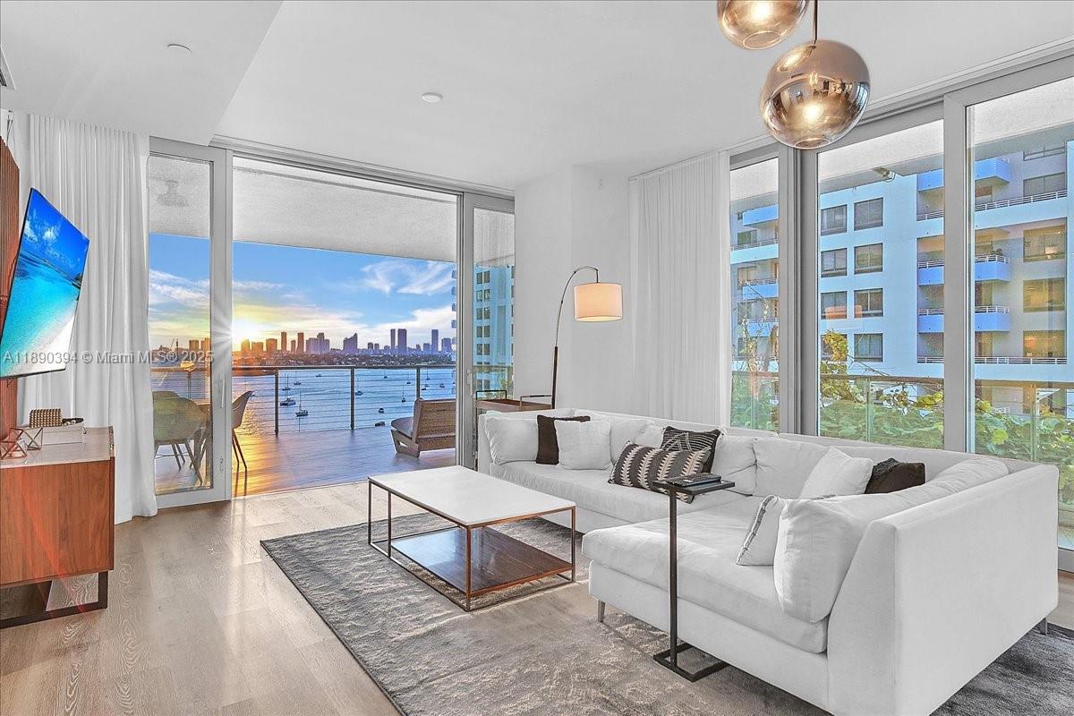 1300 Monad Ter # 10B