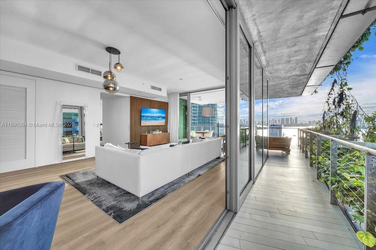 1300 Monad Ter # 10B