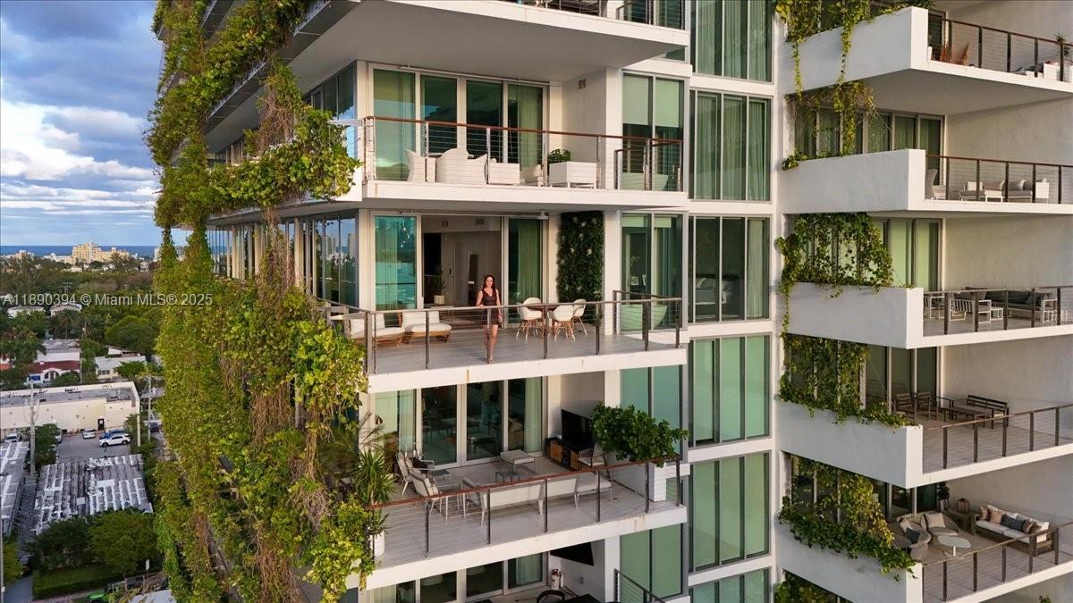 1300 Monad Ter # 10B