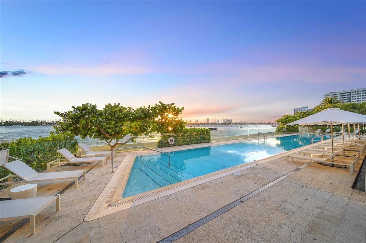 1300 Monad Ter # 10B