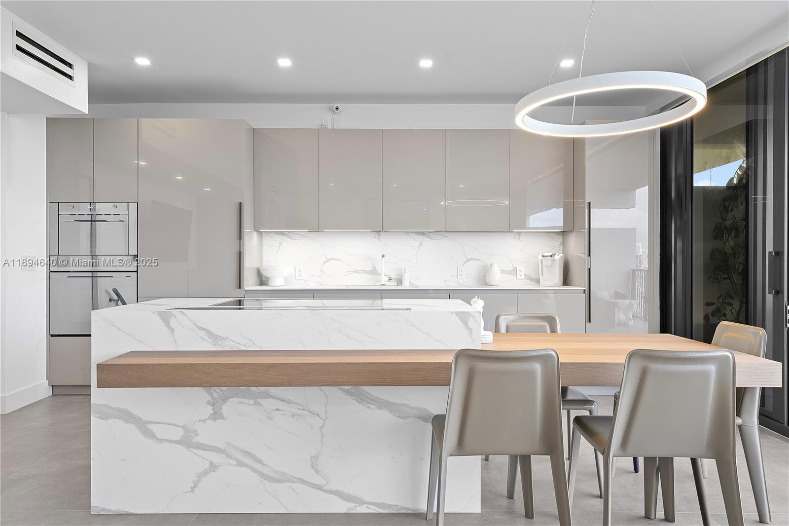 1000 Venetian Way # 1006