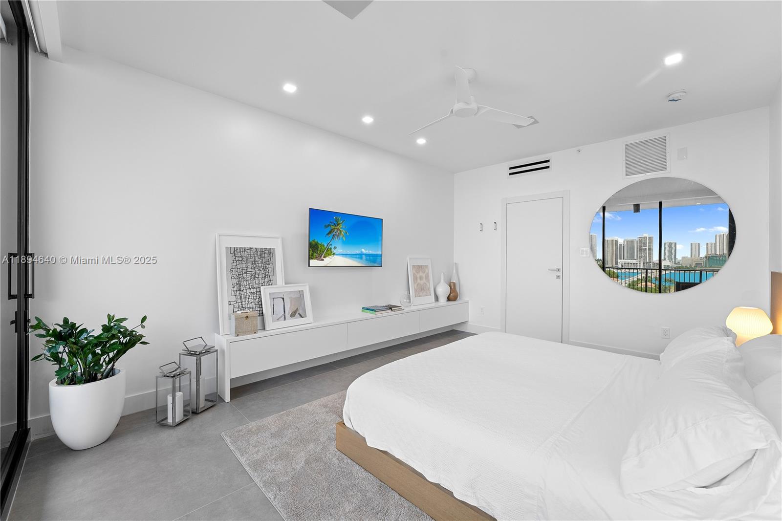 1000 Venetian Way # 1006