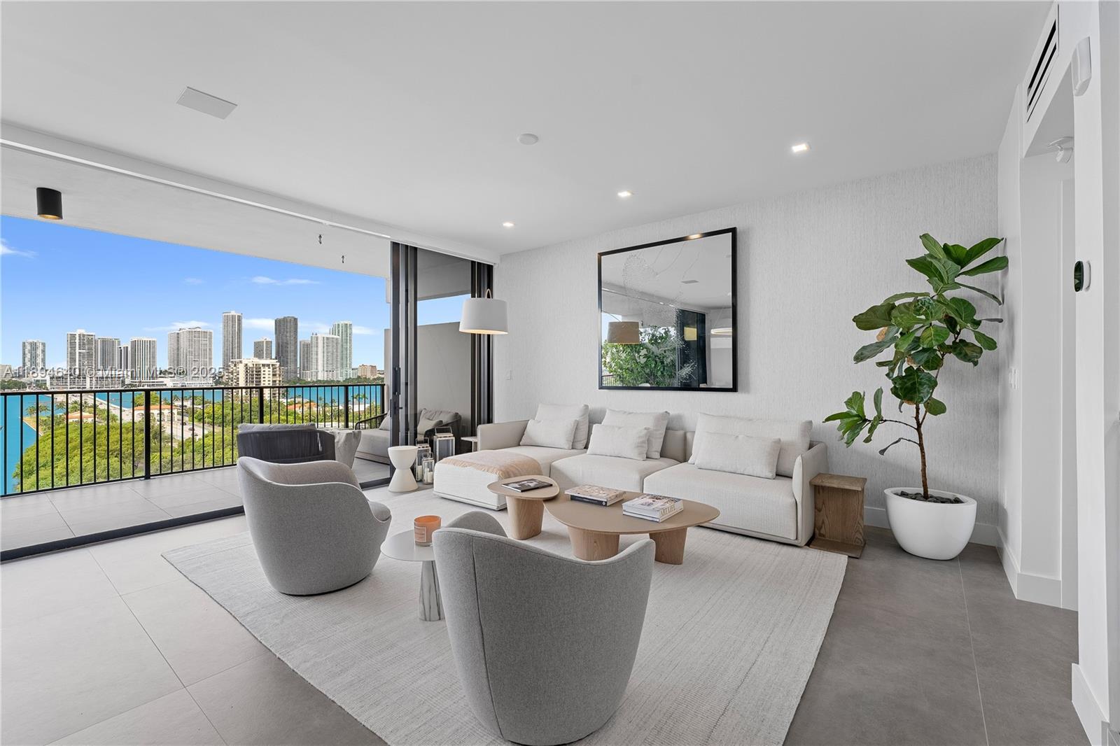 1000 Venetian Way # 1006