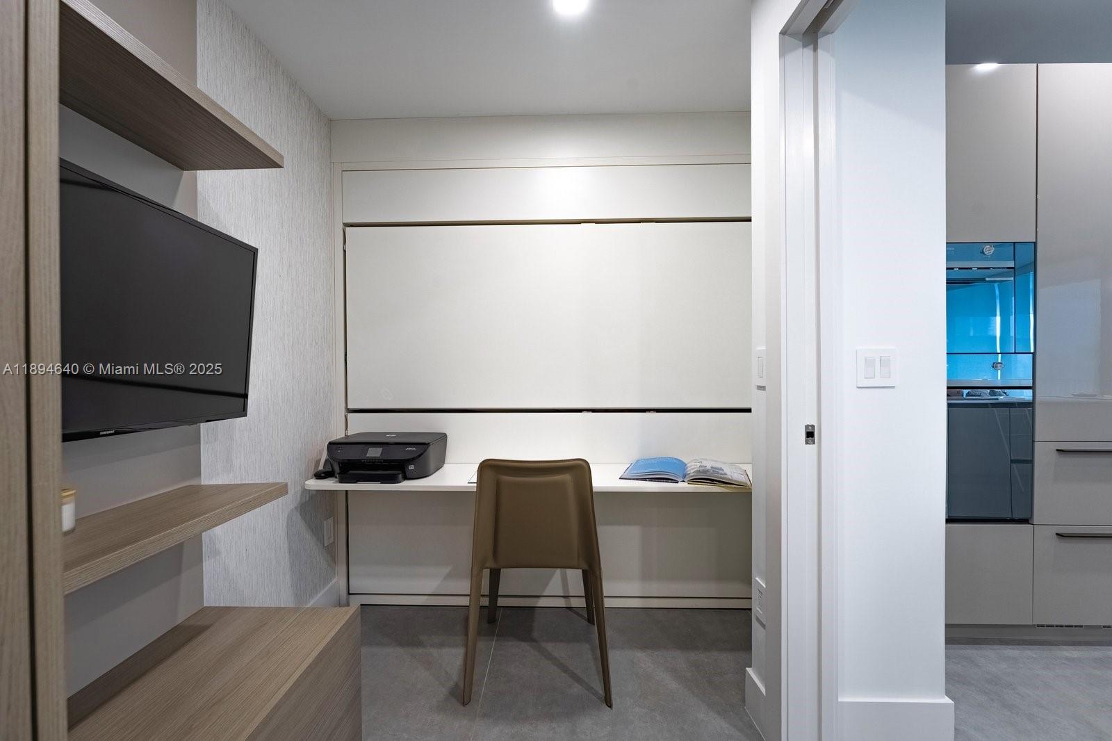 1000 Venetian Way # 1006