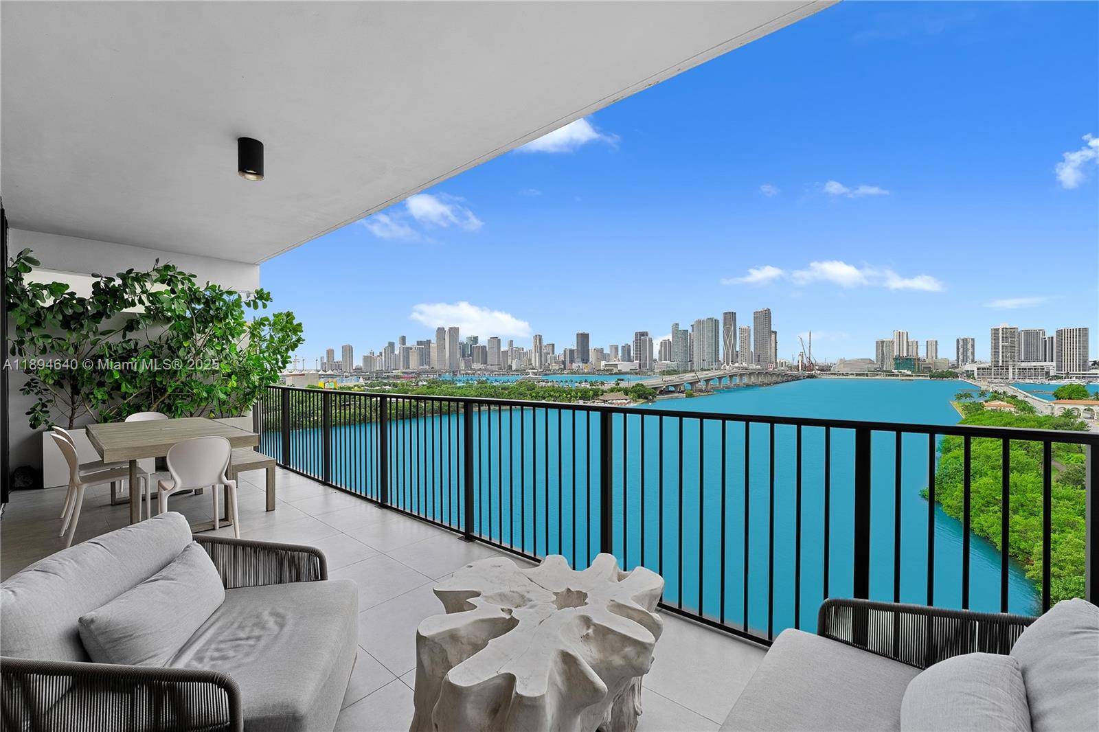 1000 Venetian Way # 1006