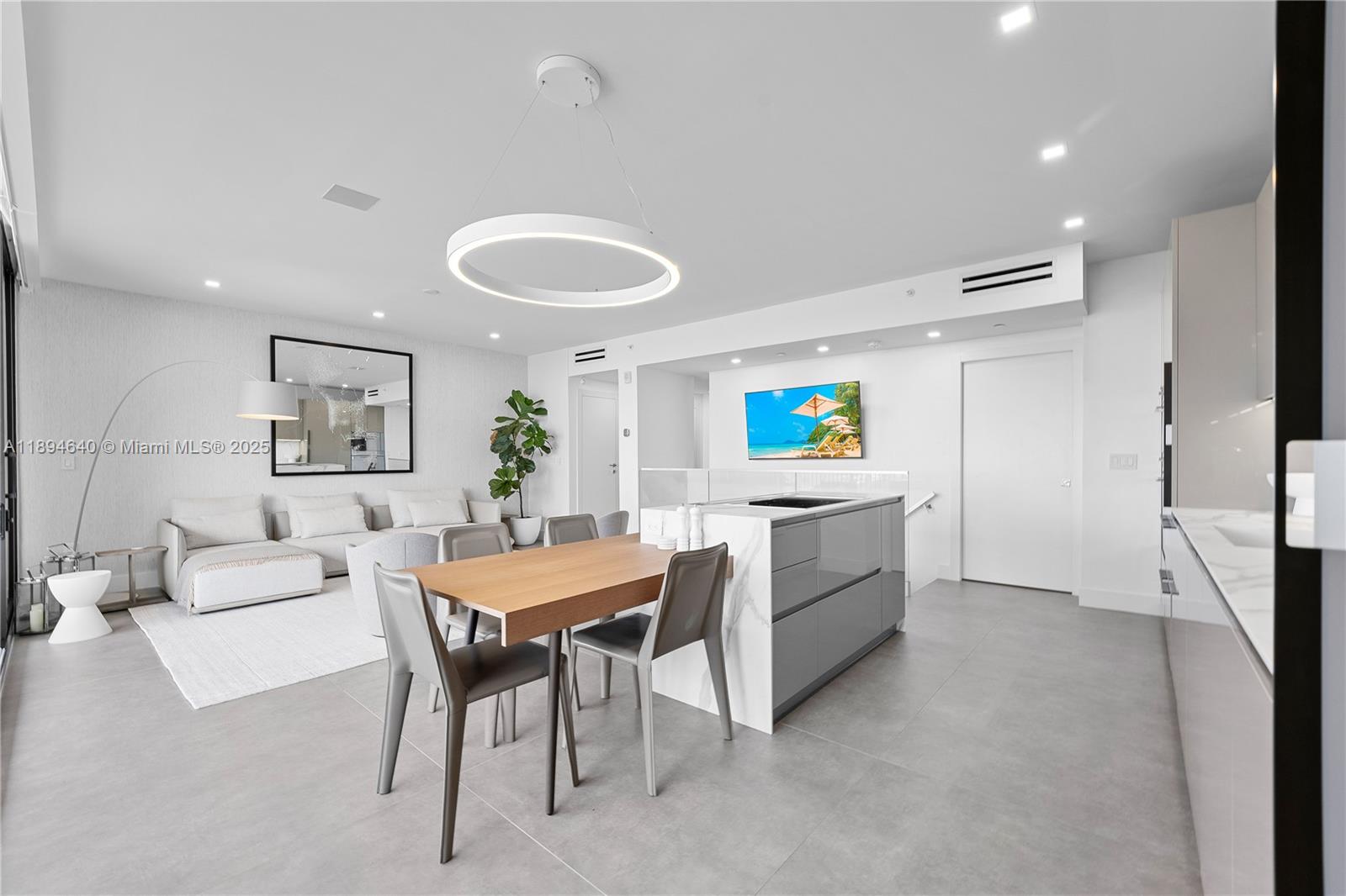 1000 Venetian Way # 1006
