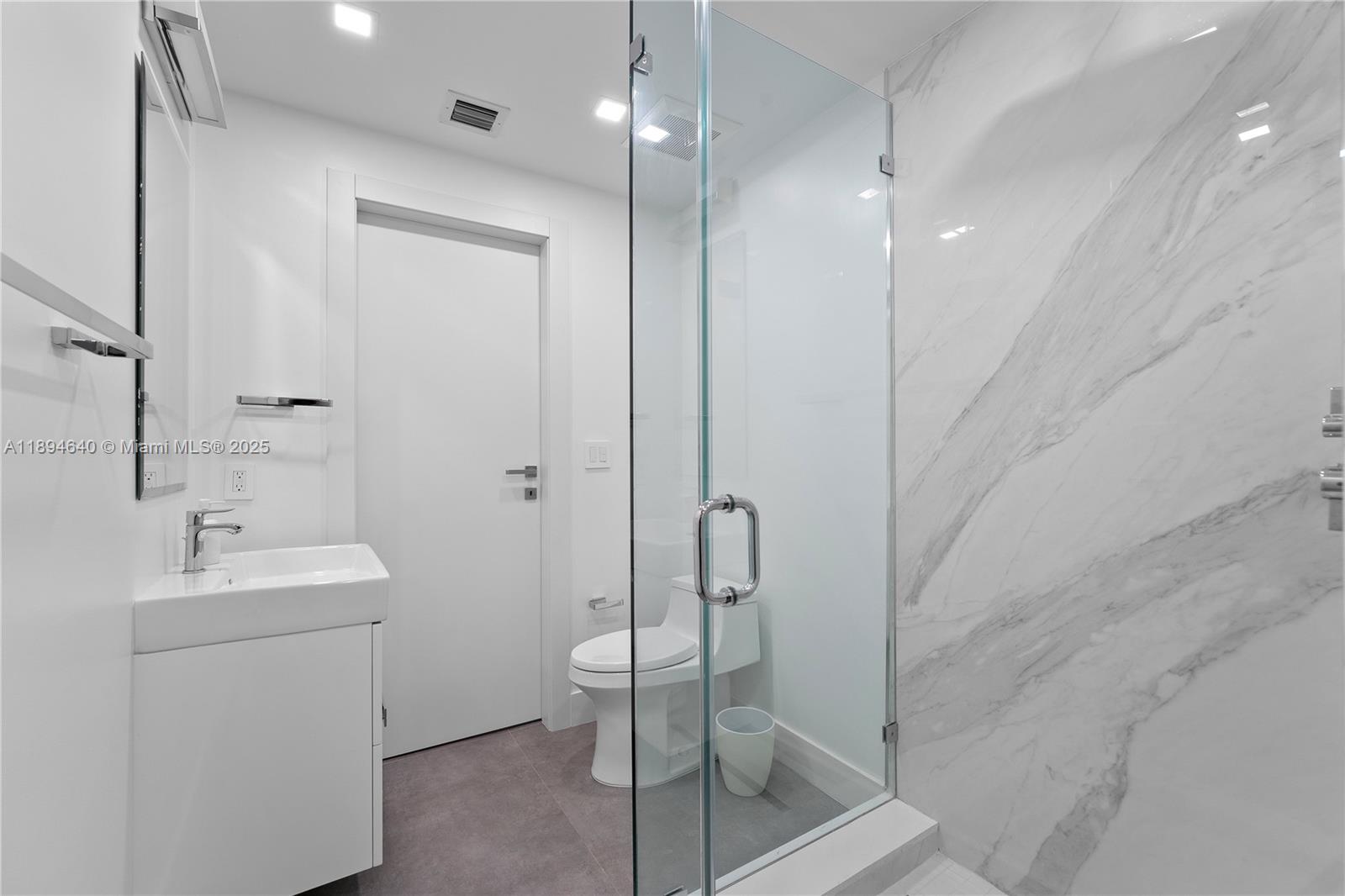 1000 Venetian Way # 1006