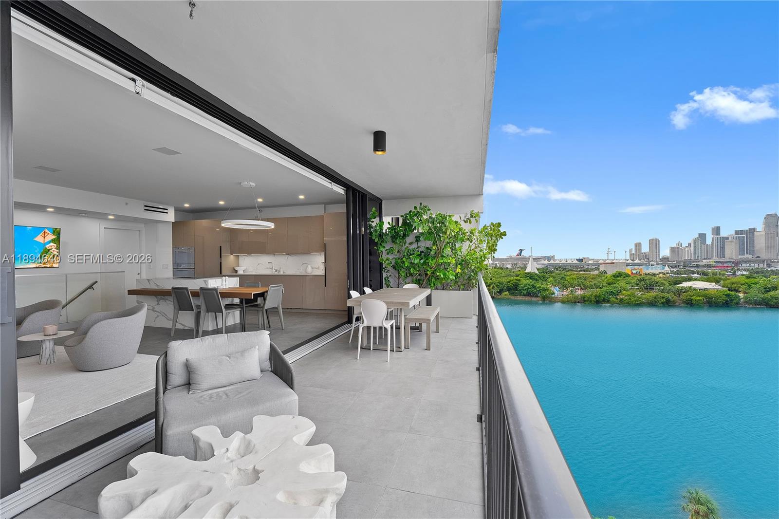 1000 Venetian Way # 1006