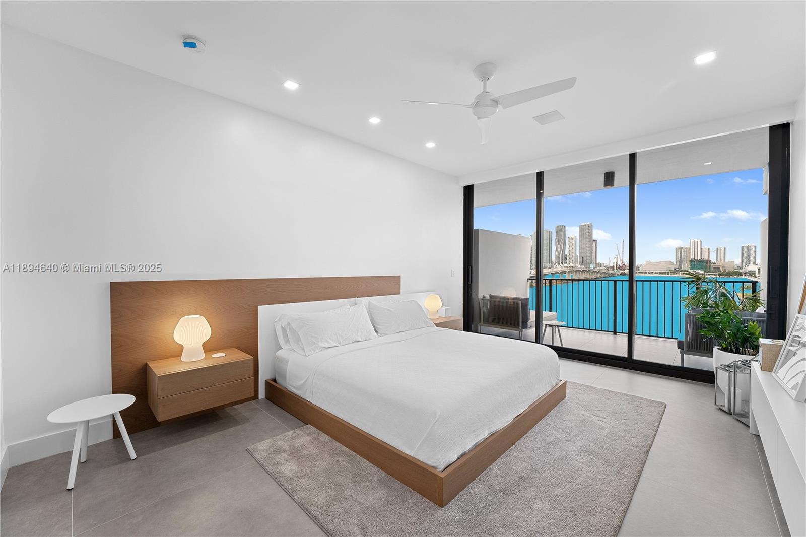 1000 Venetian Way # 1006