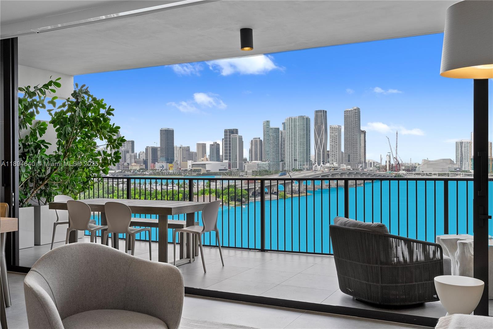 1000 Venetian Way # 1006