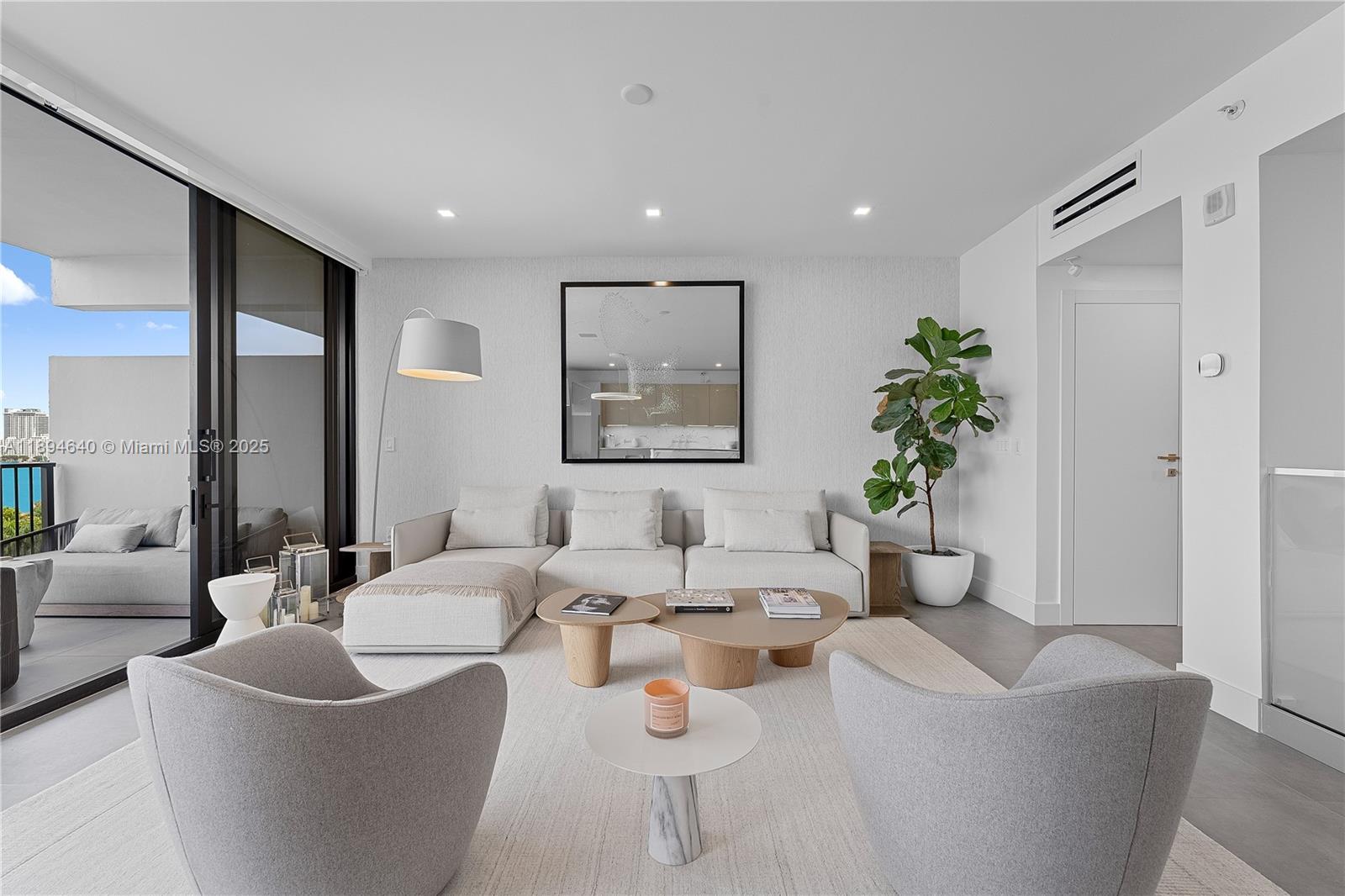 1000 Venetian Way # 1006