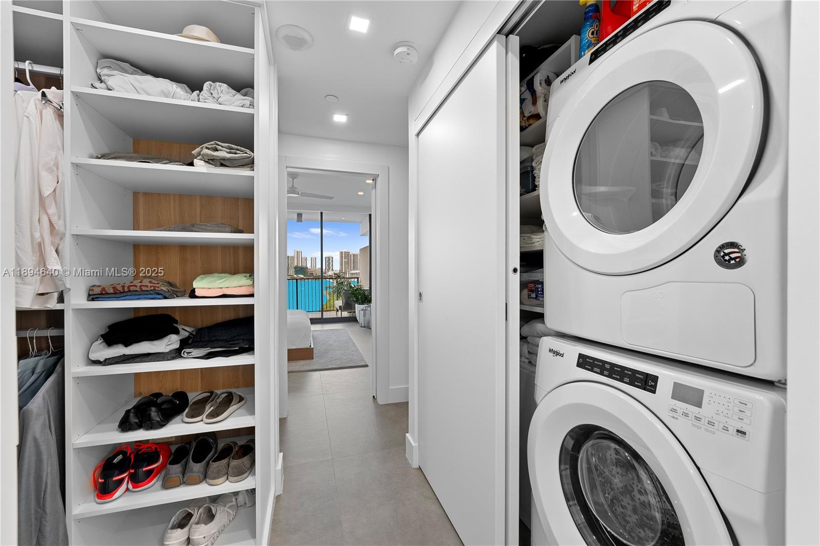 1000 Venetian Way # 1006
