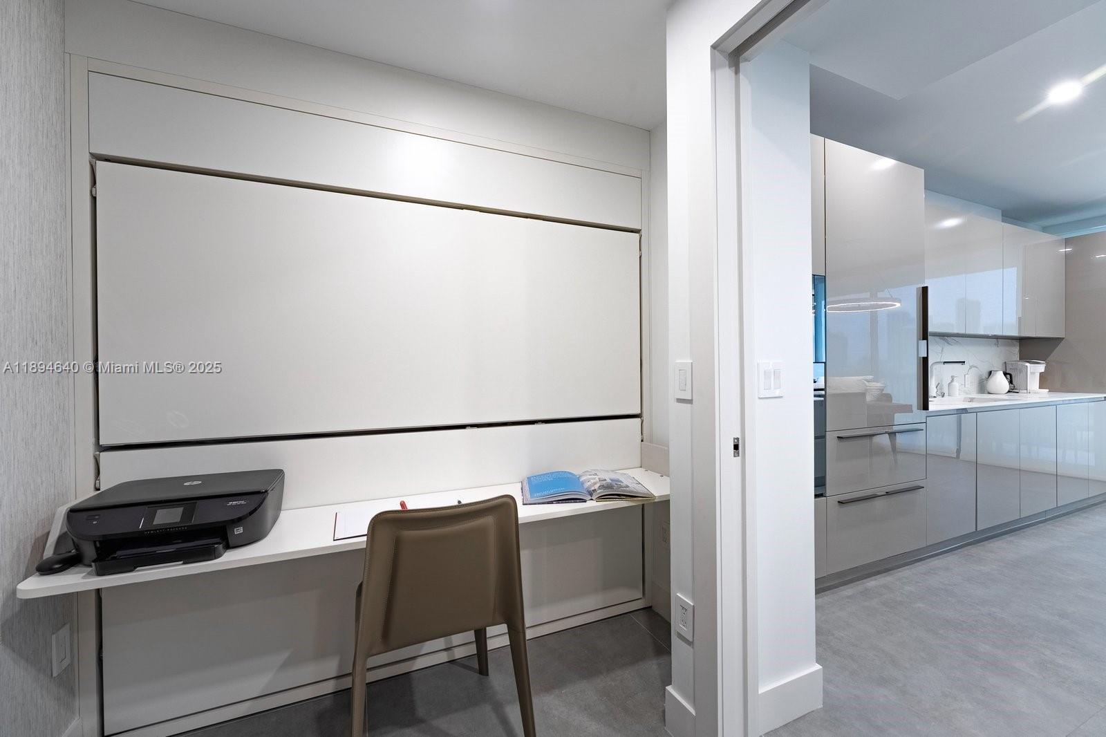 1000 Venetian Way # 1006