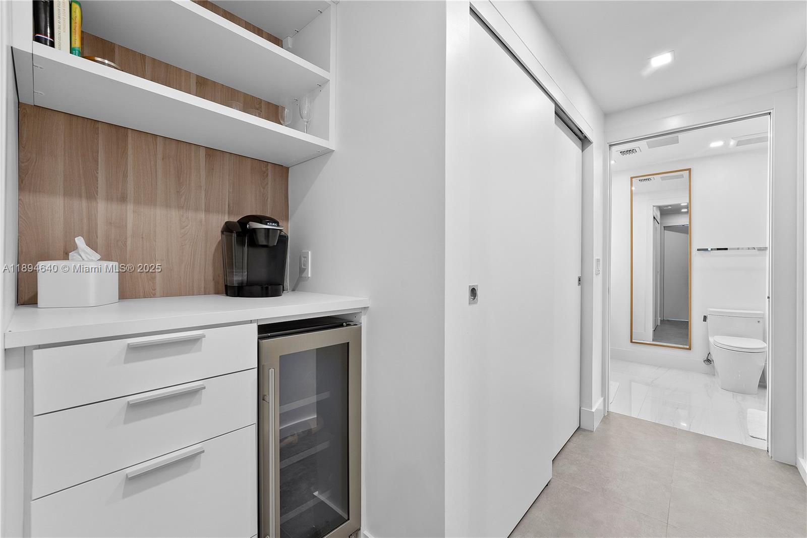 1000 Venetian Way # 1006